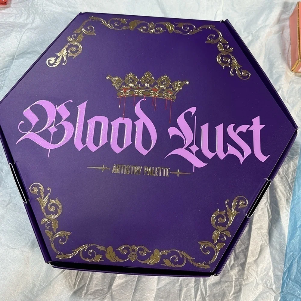 Jeffree Star  Blood Lust Artistry Palette high end jewelry box velvet and gold